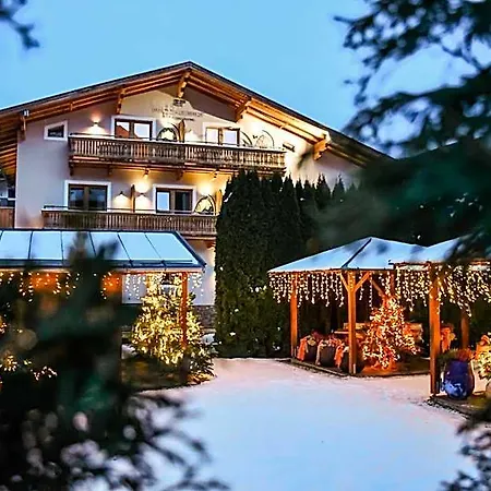 Отель Boutique Pinzgauerhof 3*
